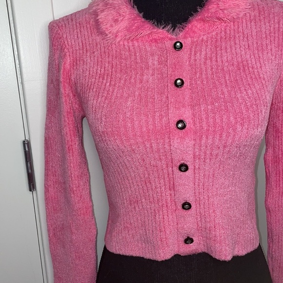 Urban Outfitters Rose Crop Sweater with Faux Fur Collar Size L - Picture 2 of 8
